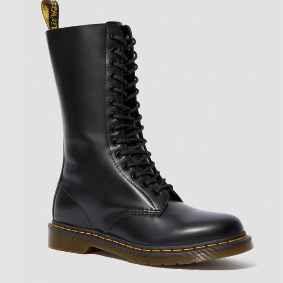 Dr Martens 14 hole boot - Picture 6 of 6